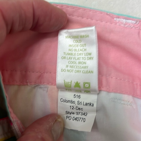 79. Lilly Pulitzer Women's Multicolor Striped Callahan Short, 3” front zip, Sz 2 - Picture 10 of 10
